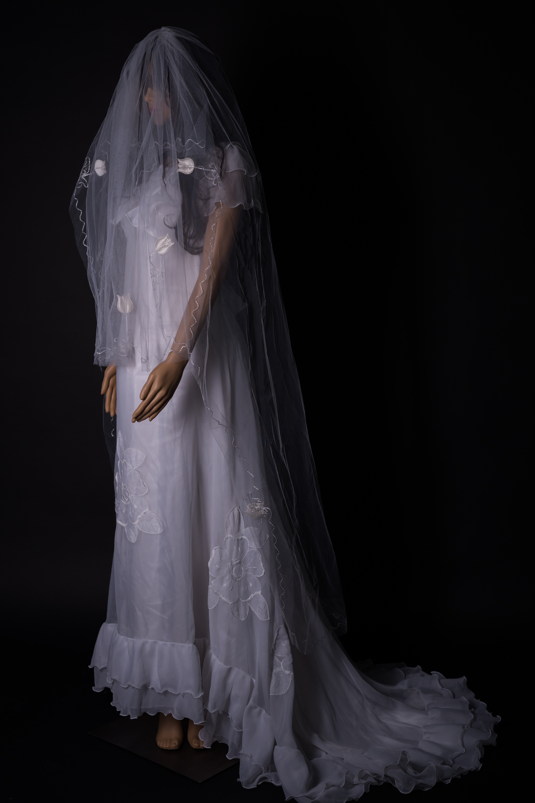 Weisses Brautkleid mit Schleier
